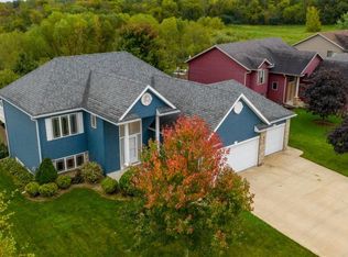 809 Rodeo Dr SE, Pine Island, MN 55963