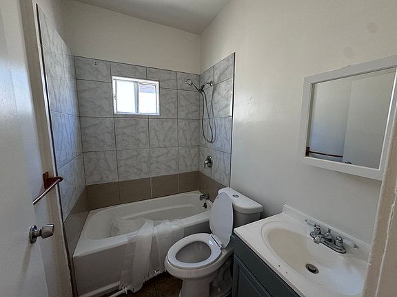 3rd image of 2252 W 28th St #1/2