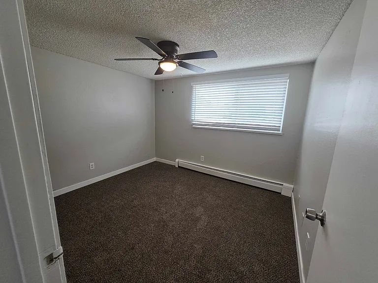 Sunstone Apartments — Photo 42