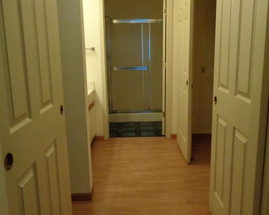 Master bedroom Walking closet / 2 bath /