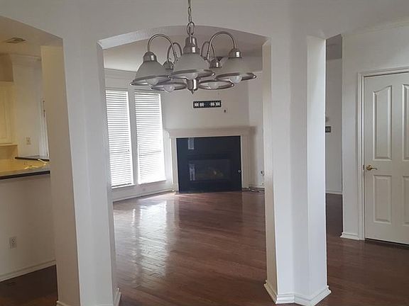 4th image of 3602 Granbury Dr