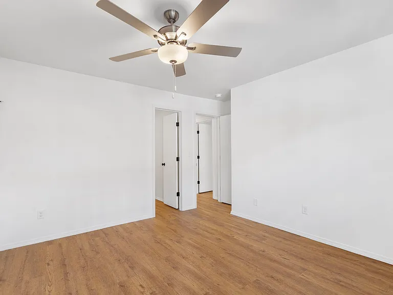 Embassy Apartments — Photo 10