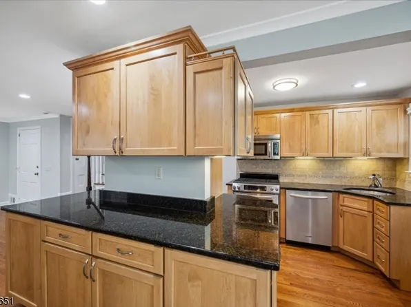 260 Walnut St #6, Westfield Town, NJ 07090
