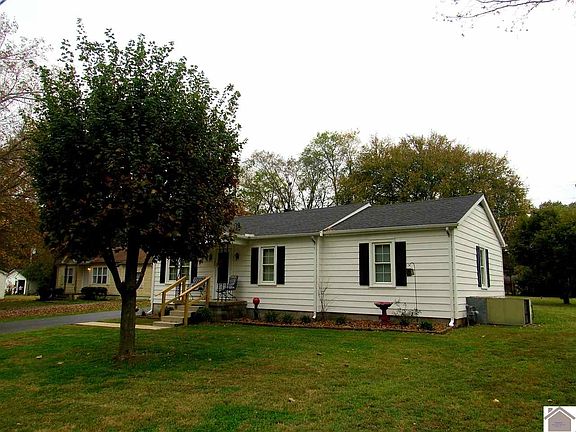 3rd image of 122 Cunningham Ave