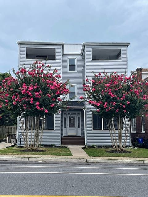 1st image of 1205 Potomac Ave APT 1S