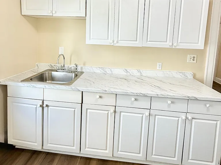 206 Sherman Ave #BB1 — Photo 1
