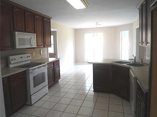 4th image of 7028 Pinehurst Dr