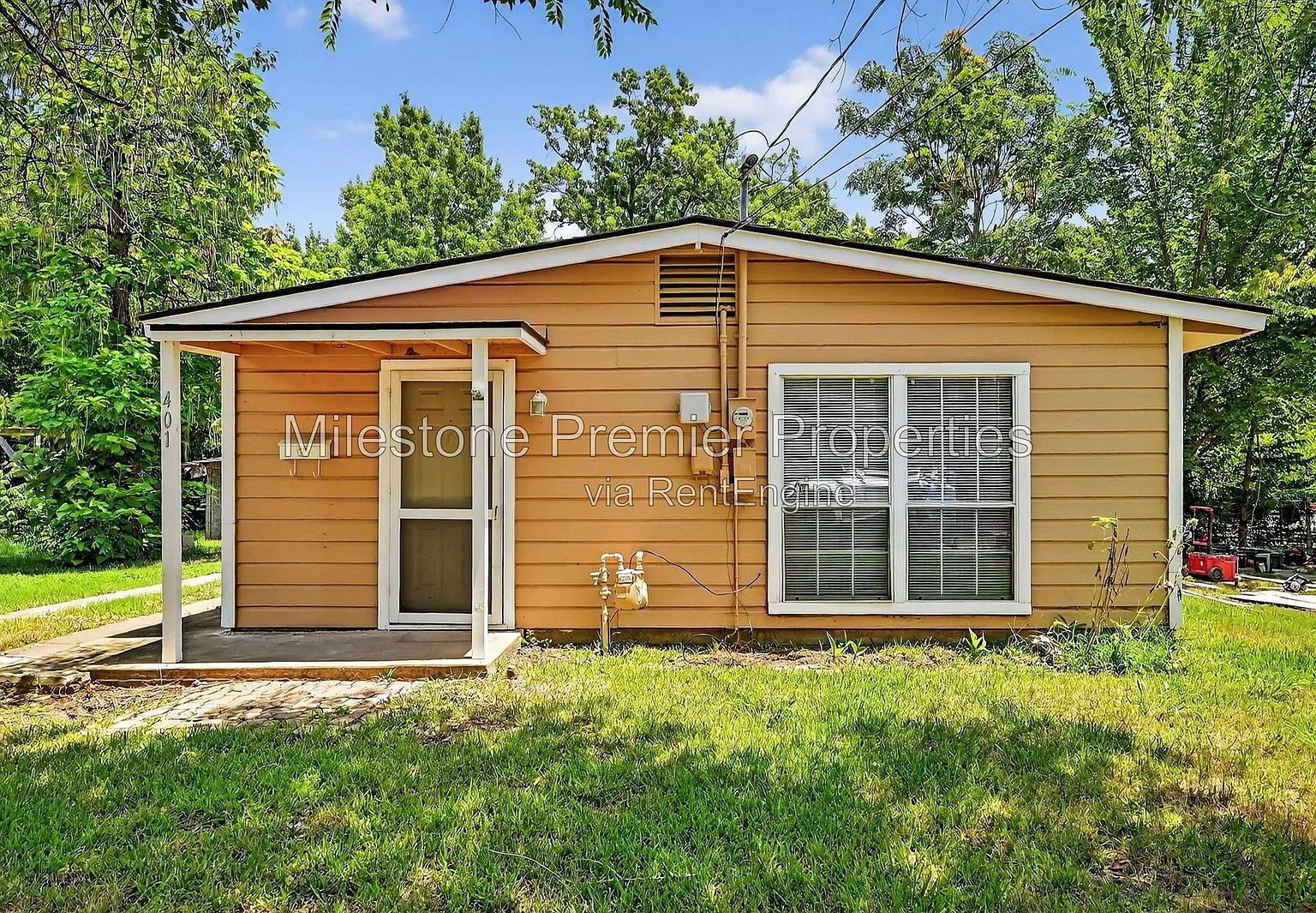 3 bed, 1.0 bath, 925 sqft, $1,200 — Photo 2