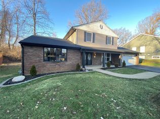 11 Shingle Oaks Dr, Glen Carbon, IL 62034