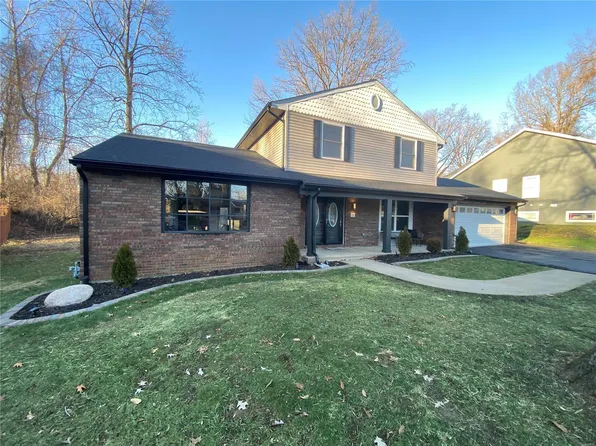 11 Shingle Oaks Dr, Glen Carbon, IL 62034