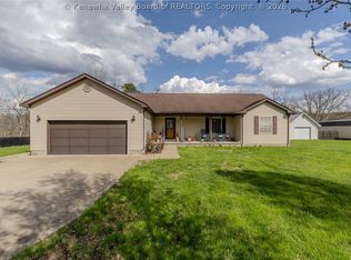 3899 Iva Durst Rd, Leon, WV 25123