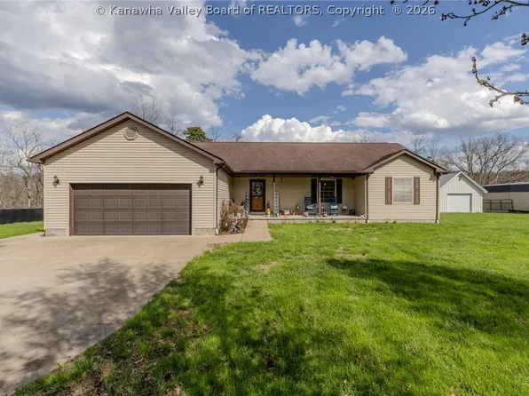 3899 Iva Durst Rd, Leon, WV 25123