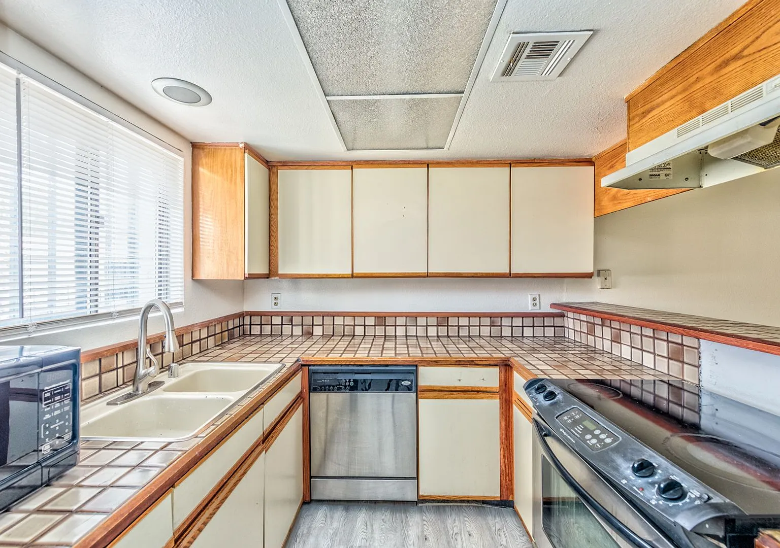 2080 Karen Avenue Unit#63, Las Vegas, Nevada 89169 — Photo 4