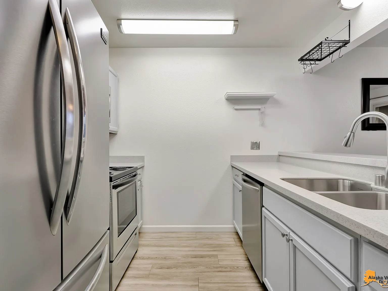 3 bed, 1005 sqft, $1,950 — Photo 4