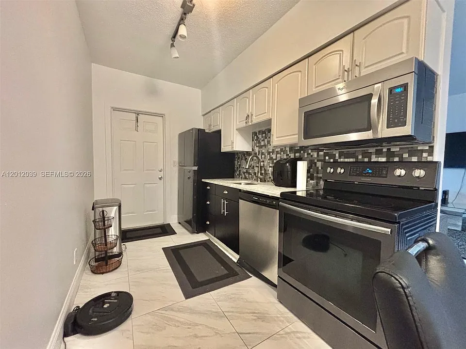 2200 S Ocean Dr #N109