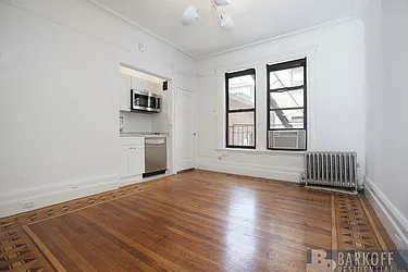 Rented by Barkoff Residential 