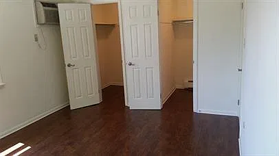 Londonderry Apartments — Photo 2