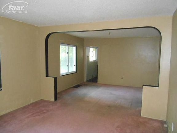 3rd image of 518 E Philadelphia Blvd