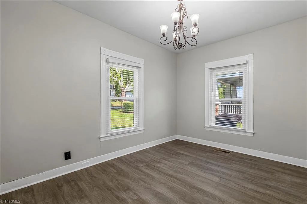 4 bed, 1.0 bath, $1,900 — Photo 4