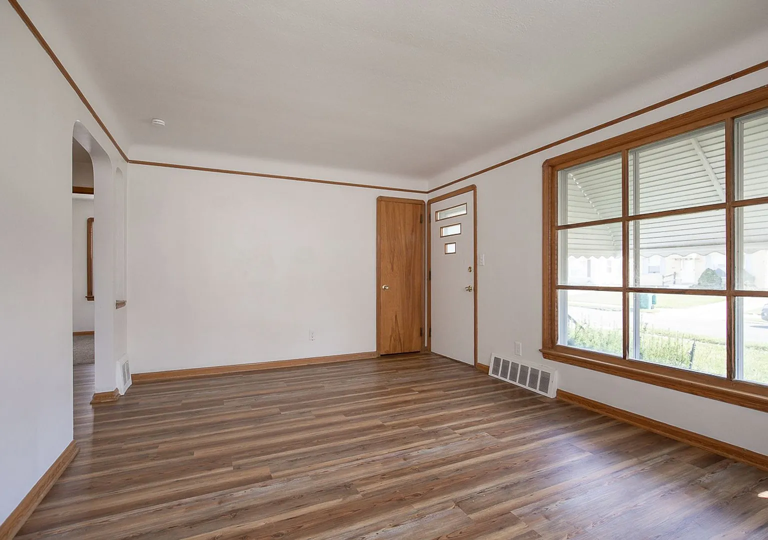 3-Bed, 1 Bath Beautiful Single- Family Home In Maple Heights! — Photo 2