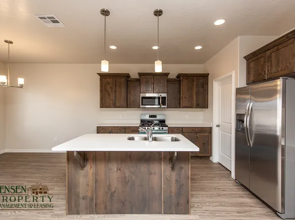 3369 E Tanoak Dr, Saint George, UT 84790