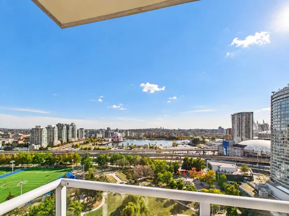 550 Taylor St #2208, Vancouver, BC V6B 1R1