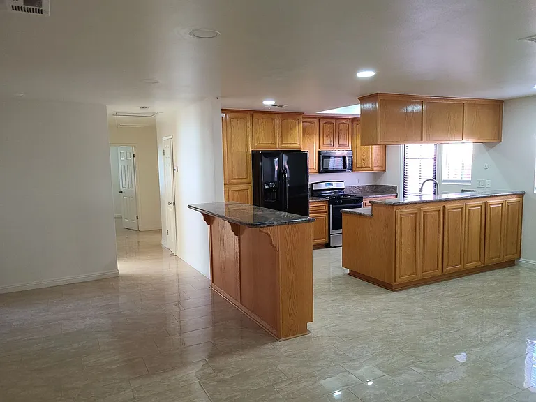851 Taft Ave — Photo 18