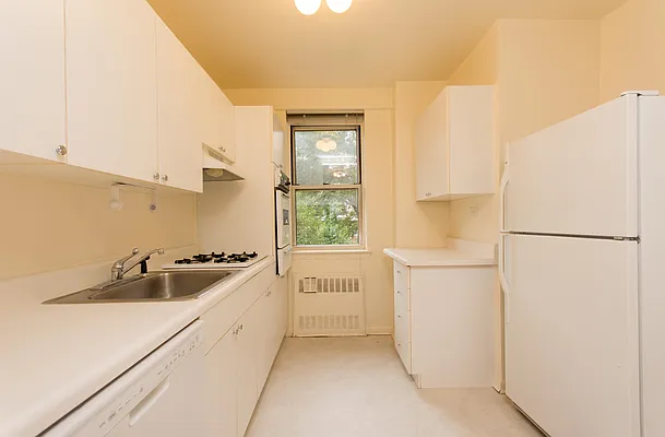 Sold by EZ Premier Realty | media 16