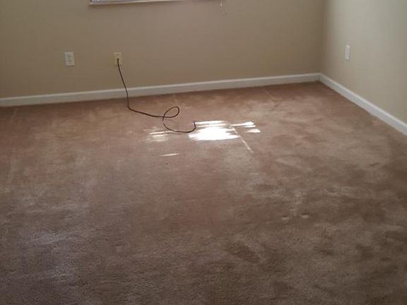 4th image of 618 Pebble Place Dr APT A
