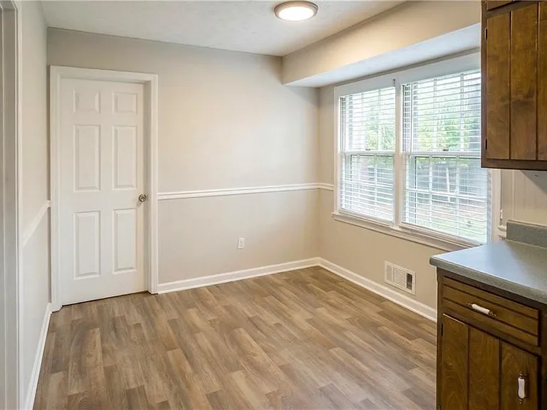 1802 Driftwood Pl — Photo 9