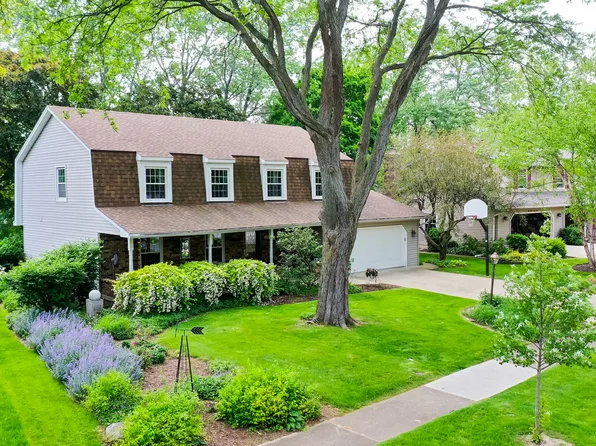 5834 Queens Cv, Lisle, IL 60532