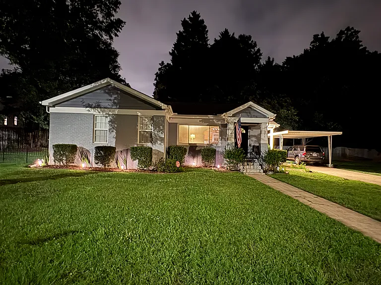 1323 Carolyn Dr — Photo 2