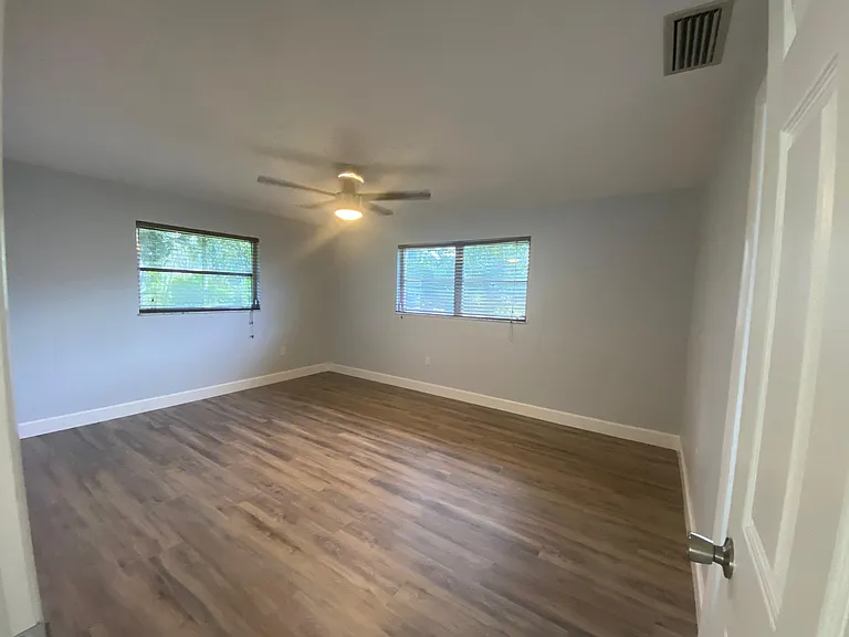 5097 Greenbriar Dr — Photo 14