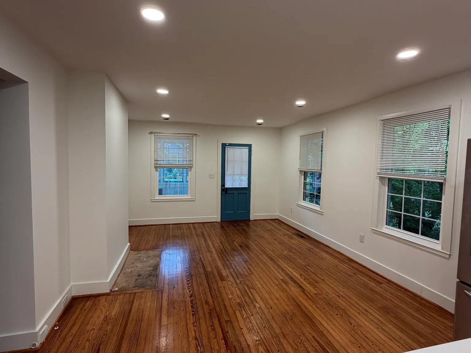 2 bed, 1000 sqft, $1,550 — Photo 3
