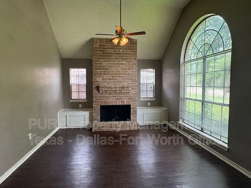 4 bed, 2.5 bath, 2391 sqft, $2,450 — Photo 2