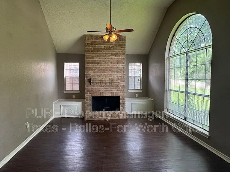 1404 Straus Rd — Photo 2
