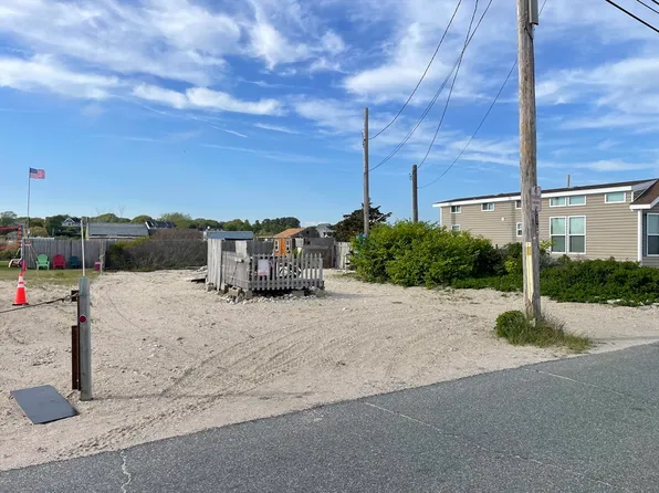 49 E Beach Rd, Westport, MA 02790