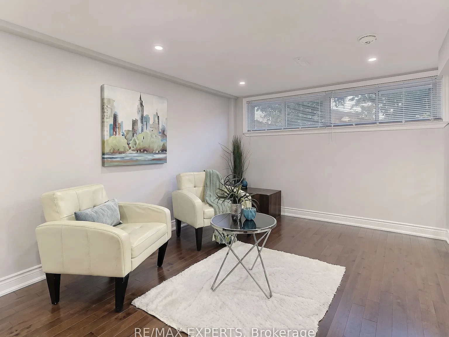 3 bed, $2,400 — Photo 2