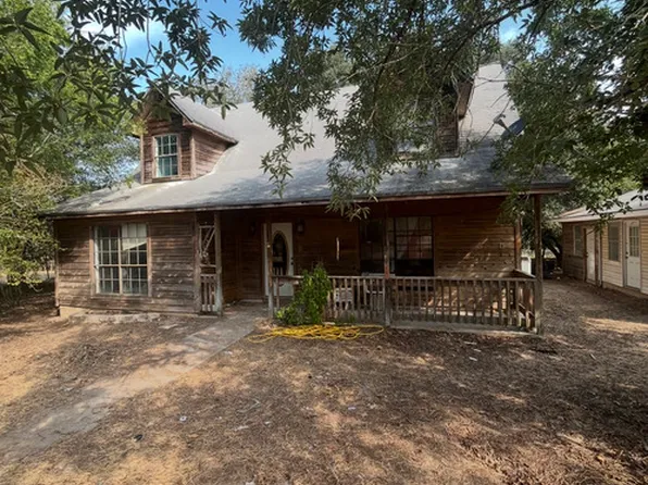 6721 County Road 401, Floresville, TX 78114