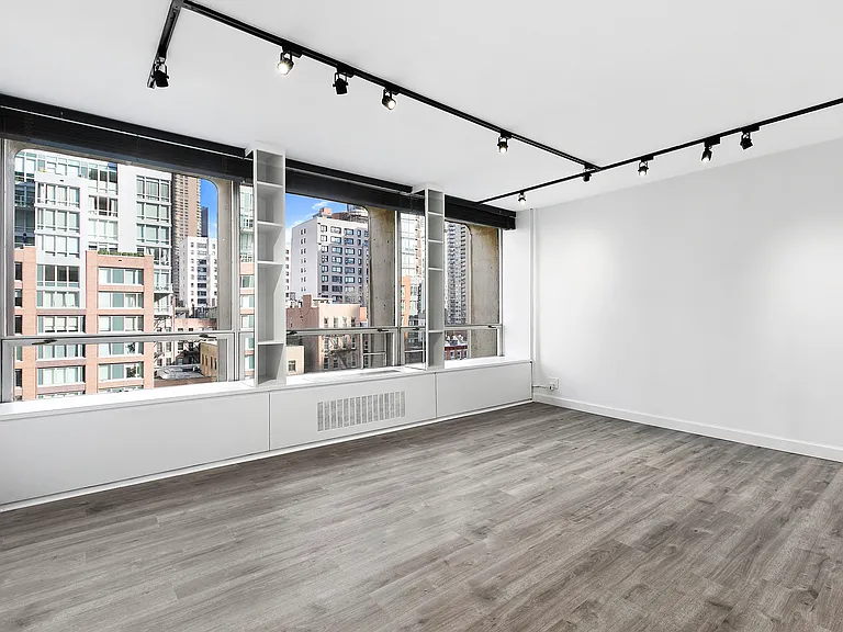 330 E 33rd St #4D — Photo 4