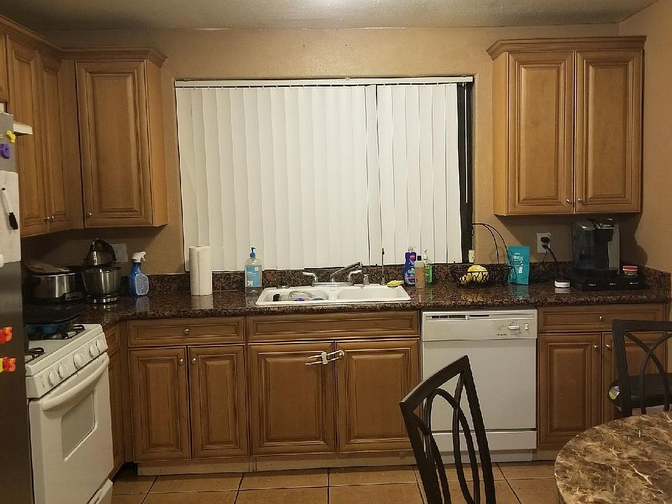 2nd image of 144 E Magnolia St