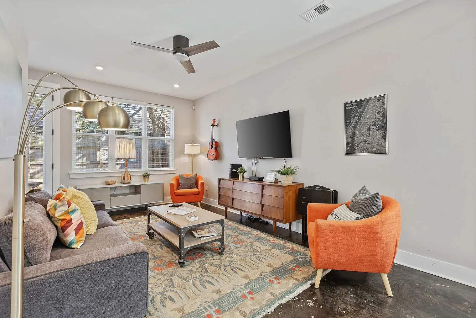4 bed, 2.0 bath, $3,920 — Photo 3