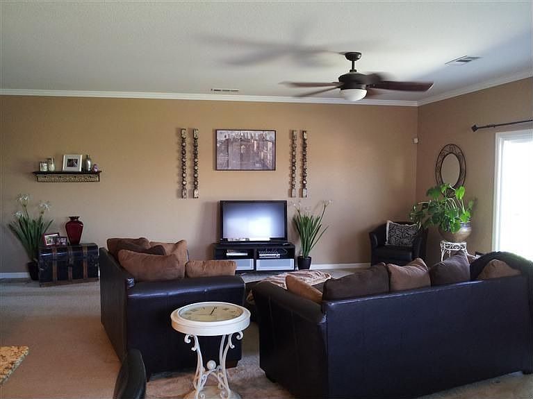 2nd image of 3106 Littleton Ln
