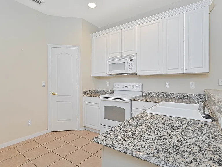 13679 Martone Ct — Photo 13