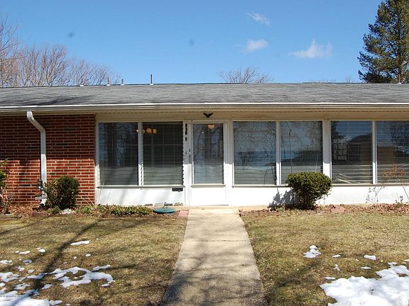2nd image of 536B Dartmoor Ct