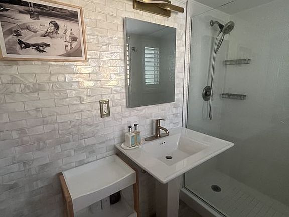 4th image of 289 8th Ave S #289A