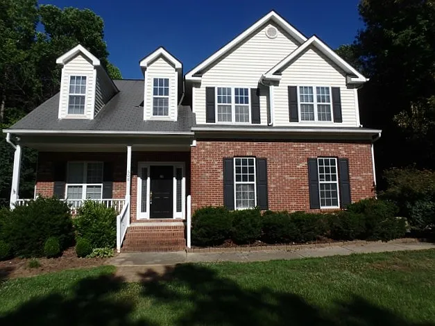 3 bed, 2.5 bath, 1946 sqft, $2,115 — Photo 1