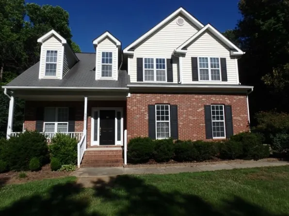 608 Raymond Dr, Clayton, NC 27527