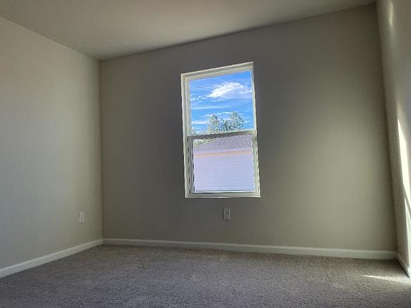 5th image of 892 Whispering Creek Ave