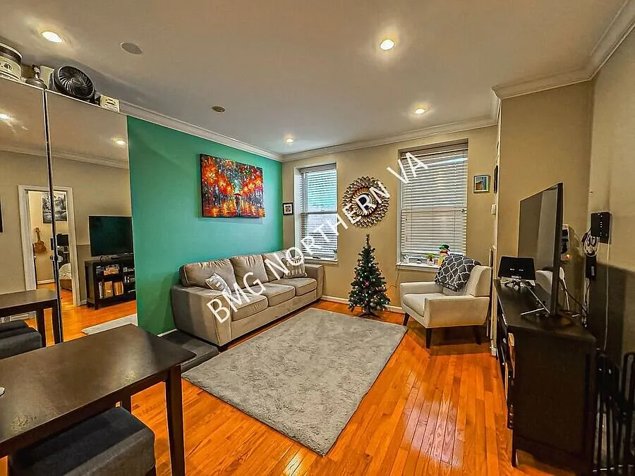 Contemporary 1 Bed 1 Bath Condo In A Classic Beaux Arts Residence In Historic Old City - Water In... — Photo 3